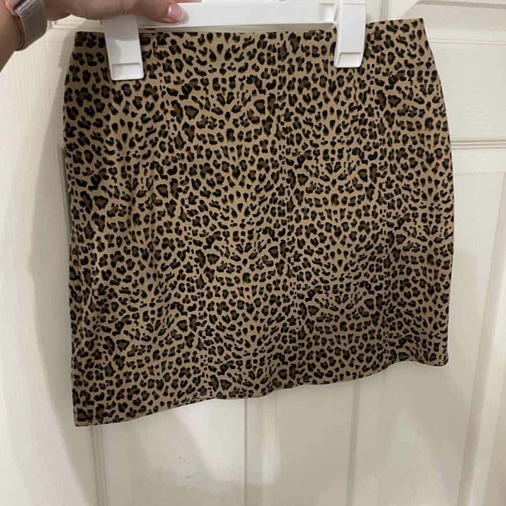 Cheetah print zip up skirt